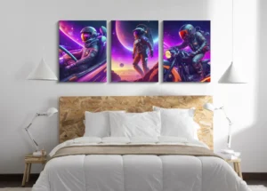 Drie canvas schilderijen boven een bed space man collectie